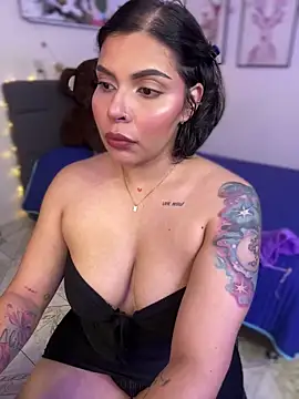 Snapshot of GigiiStone chatting on February 25, 2025, 9:04 pm GigiiStone online show from February 25, 2025, 9:04 pm