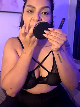 Snapshot of GigiiStone chatting on September 25, 2025, 10:49 pm GigiiStone online show from September 25, 2025, 10:49 pm