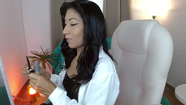 Snapshot of sofia_perez___ chatting on February 13, 2025, 8:03 pm sofia perez online show from February 13, 2025, 8:03 pm