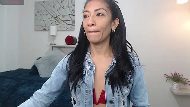 sofia perez    online show from January 11, 2026, 8:05 pm