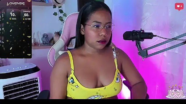 Snapshot of samanthaabloom chatting on March 22, 2025, 1:11 am samanthaabloom online show from March 22, 2025, 1:11 am