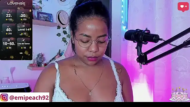 Snapshot of samanthaabloom chatting on March 21, 2025, 4:17 am samanthaabloom online show from March 21, 2025, 4:17 am