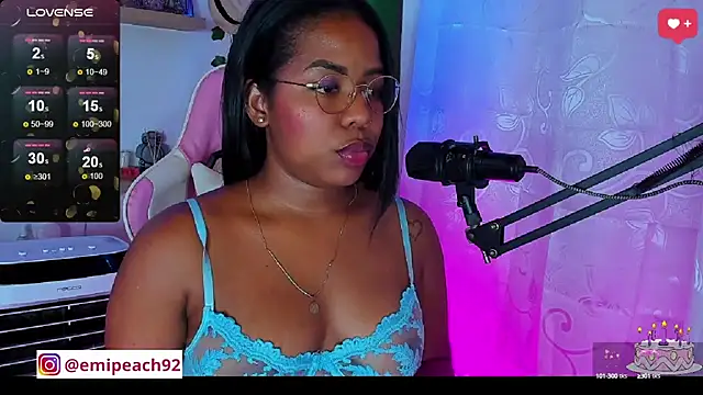 Snapshot of samanthaabloom chatting on March 18, 2025, 5:02 am samanthaabloom online show from March 18, 2025, 5:02 am