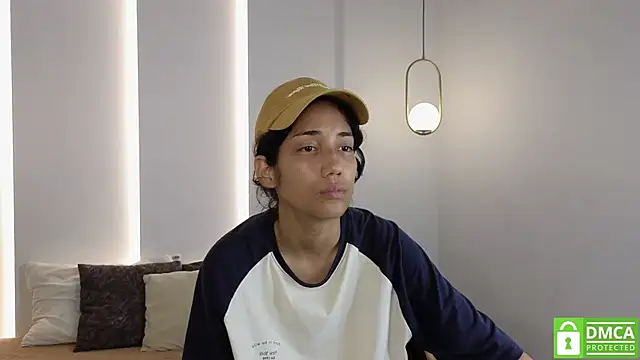 hot little bunny online show from September 17, 2025, 9:06 pm