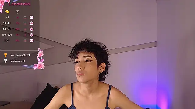 hot little bunny online show from March 10, 2025, 12:39 am