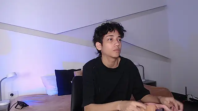 hot little bunny online show from March 6, 2025, 8:37 pm