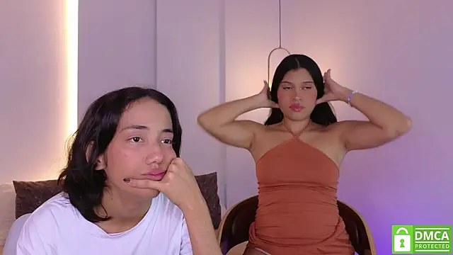 hot little bunny online show from October 30, 2025, 9:44 pm