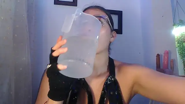 DaMikaela  online show from March 18, 2025, 7:12 pm