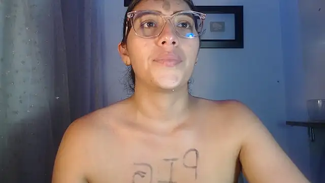 DaMikaela  online show from March 5, 2025, 10:32 pm