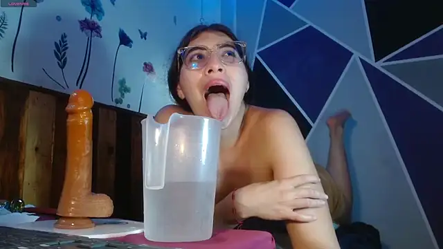 DaMikaela  online show from September 19, 2025, 7:40 pm