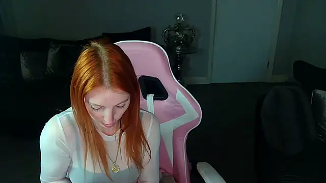 Snapshot of Red_firesquirt chatting on February 19, 2025, 9:25 pm Red firesquirt online show from February 19, 2025, 9:25 pm