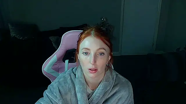 Snapshot of Red_firesquirt chatting on February 3, 2025, 9:39 pm Red firesquirt online show from February 3, 2025, 9:39 pm