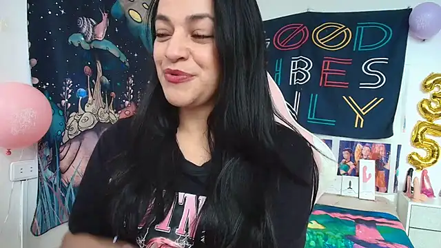 Snapshot of LovelyAzucena chatting on May 15, 2026, 2:37 pm LovelyAzucena online show from May 15, 2026, 2:37 pm
