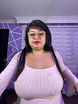 Snapshot of MiiaaJoness chatting on February 6, 2026, 5:25 am MiiaaJoness online show from February 6, 2026, 5:25 am