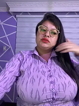 Snapshot of MiiaaJoness chatting on February 3, 2026, 4:32 am MiiaaJoness online show from February 3, 2026, 4:32 am