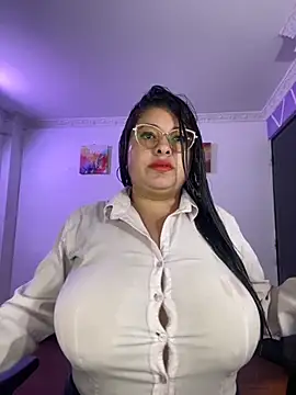 Snapshot of MiiaaJoness chatting on December 2, 2025, 3:36 pm MiiaaJoness online show from December 2, 2025, 3:36 pm