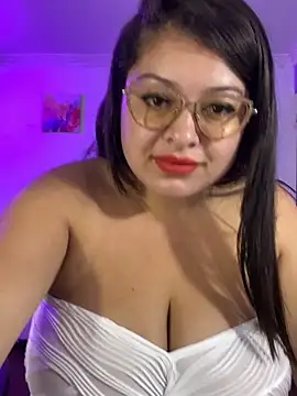 Snapshot of MiiaaJoness chatting on November 19, 2025, 2:28 pm MiiaaJoness online show from November 19, 2025, 2:28 pm