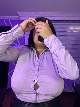 Snapshot of MiiaaJoness chatting on October 27, 2025, 3:02 pm MiiaaJoness online show from October 27, 2025, 3:02 pm