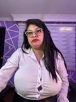 Snapshot of MiiaaJoness chatting on February 5, 2026, 5:20 pm MiiaaJoness online show from February 5, 2026, 5:20 pm