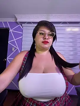 Snapshot of MiiaaJoness chatting on February 4, 2026, 3:18 pm MiiaaJoness online show from February 4, 2026, 3:18 pm