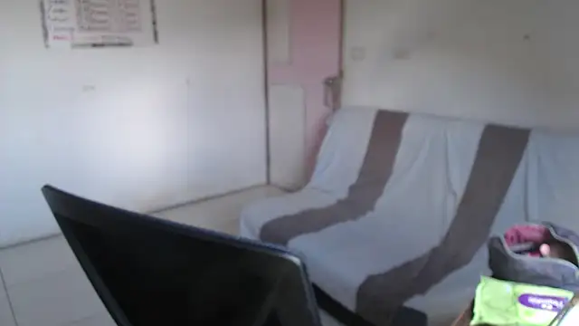 Snapshot of girl_milk2 chatting on December 17, 2025, 4:01 pm girl milk2 online show from December 17, 2025, 4:01 pm