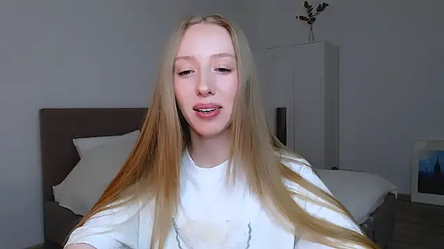 Snapshot of Luna_insniity chatting on February 12, 2025, 7:56 pm Luna insniity online show from February 12, 2025, 7:56 pm