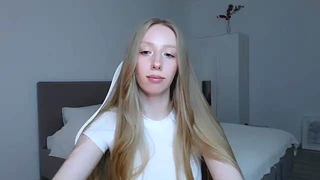 Snapshot of Luna_insniity chatting on September 24, 2025, 8:37 pm Luna insniity online show from September 24, 2025, 8:37 pm
