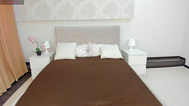 Snapshot of Donna_Evans chatting on May 13, 2026, 11:56 pm Donna Evans online show from May 13, 2026, 11:56 pm