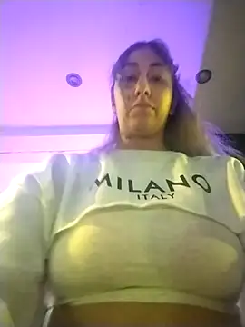 Hotasiansensation online show from December 17, 2025, 4:23 pm