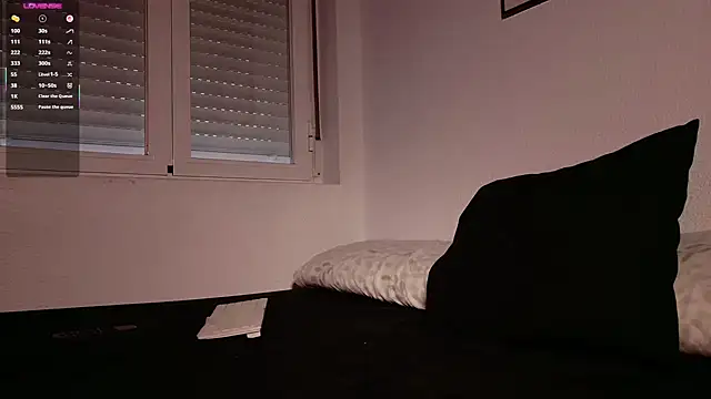 mrj99219 online show from April 18, 2026, 6:05 am