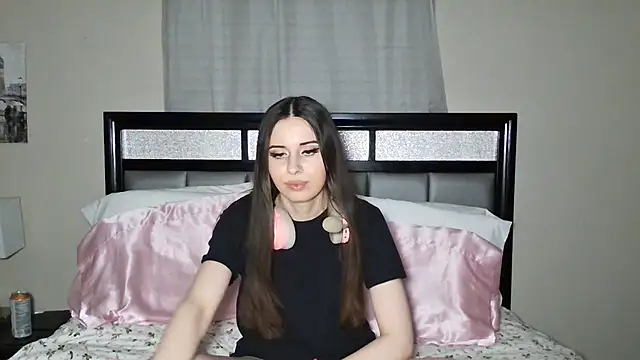 Snapshot of alisonfields chatting on June 19, 2026, 2:06 am alisonfields online show from June 19, 2026, 2:06 am