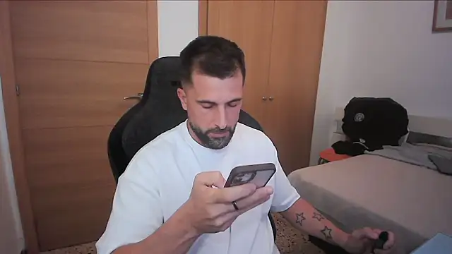 Snapshot of alex877x chatting on October 12, 2025, 3:57 pm alex877x online show from October 12, 2025, 3:57 pm