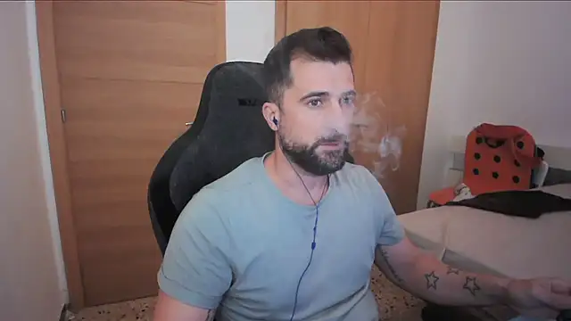 Snapshot of alex877x chatting on October 10, 2025, 7:09 am alex877x online show from October 10, 2025, 7:09 am