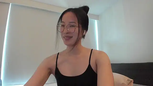 Snapshot of secretgirlfriendxo chatting on June 5, 2026, 11:32 pm secretgirlfriendxo online show from June 5, 2026, 11:32 pm