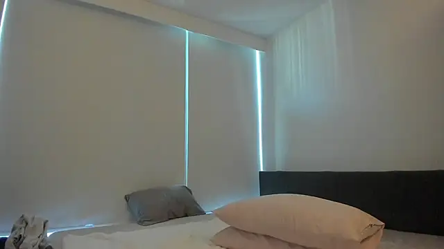 Snapshot of secretgirlfriendxo chatting on June 16, 2026, 10:43 pm secretgirlfriendxo online show from June 16, 2026, 10:43 pm