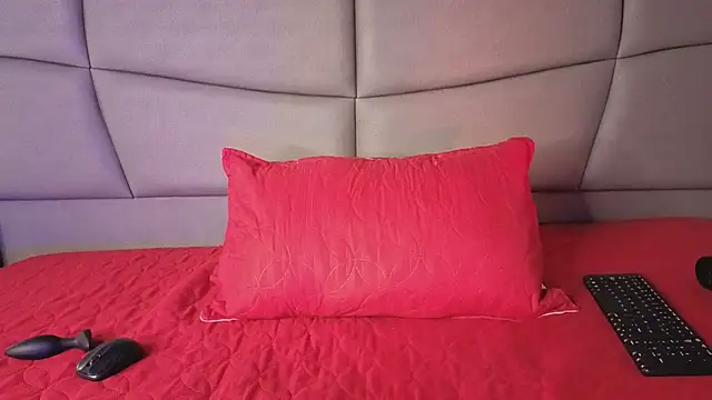 IbethMoon online show from November 7, 2025, 7:40 pm