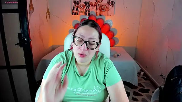 NiickyJones online show from December 15, 2025, 10:37 pm