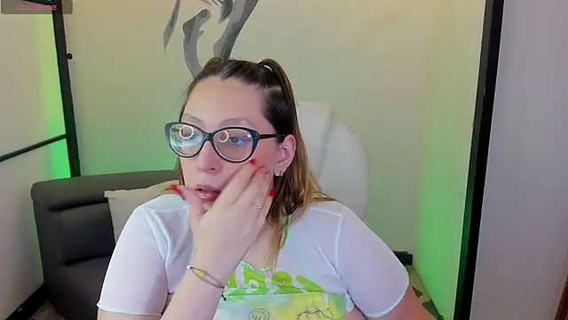 Snapshot of NiickyJones chatting on March 18, 2025, 1:35 am NiickyJones online show from March 18, 2025, 1:35 am
