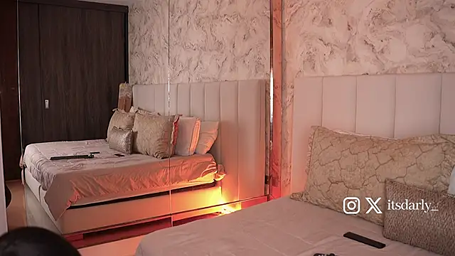 Rosalie vega online show from November 30, 2025, 3:24 pm