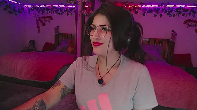 Snapshot of azahar__ziiz chatting on November 12, 2025, 1:43 am azahar ziiz online show from November 12, 2025, 1:43 am