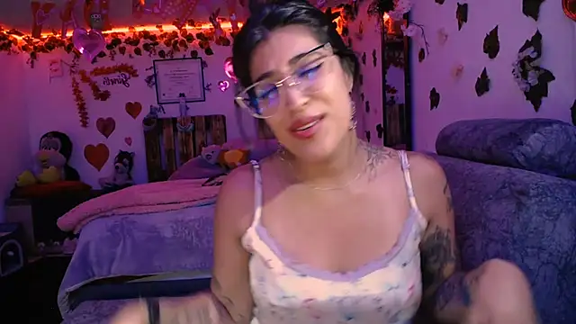 Snapshot of azahar__ziiz chatting on February 13, 2025, 2:12 am azahar ziiz online show from February 13, 2025, 2:12 am