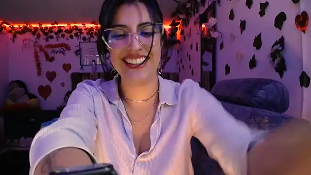 Snapshot of azahar__ziiz chatting on March 3, 2025, 8:43 pm azahar ziiz online show from March 3, 2025, 8:43 pm