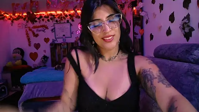 Snapshot of azahar__ziiz chatting on February 10, 2025, 1:35 am azahar ziiz online show from February 10, 2025, 1:35 am