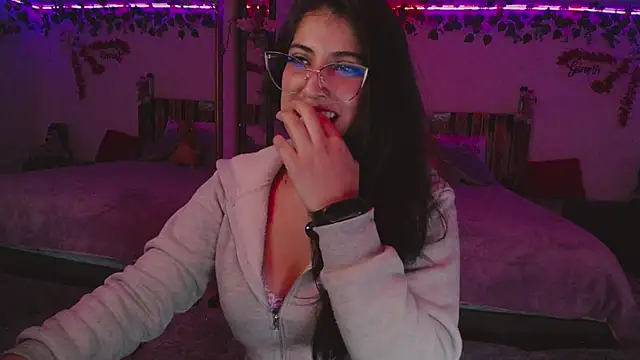 Snapshot of azahar__ziiz chatting on November 12, 2025, 10:35 pm azahar ziiz online show from November 12, 2025, 10:35 pm