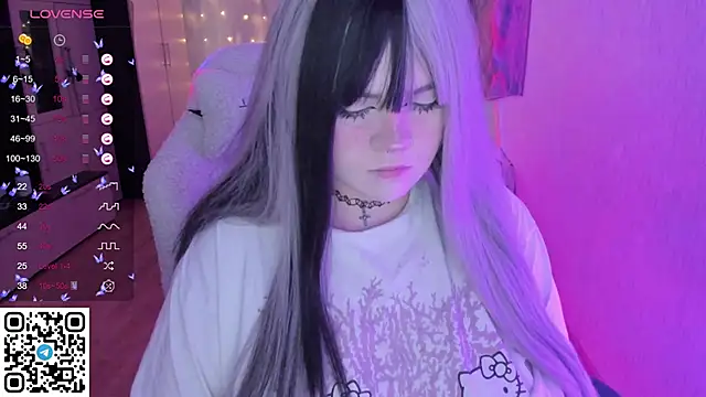 SelenaCute online show from April 12, 2026, 4:38 am