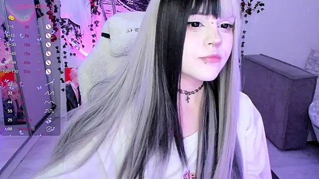 Snapshot of SelenaCute chatting on November 23, 2025, 12:04 pm SelenaCute online show from November 23, 2025, 12:04 pm