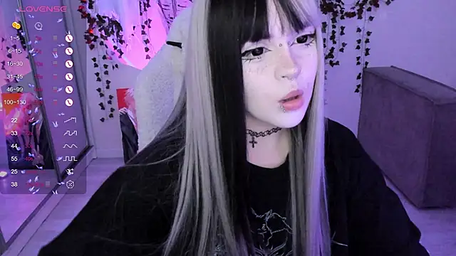 Snapshot of SelenaCute chatting on November 5, 2025, 11:57 am SelenaCute online show from November 5, 2025, 11:57 am