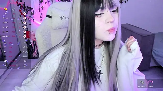 Snapshot of SelenaCute chatting on November 20, 2025, 4:35 am SelenaCute online show from November 20, 2025, 4:35 am