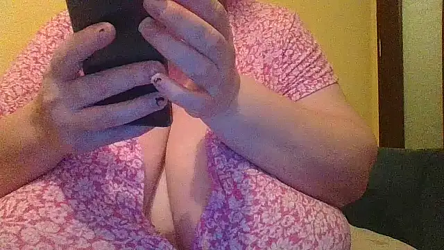 Snapshot of Nataliesbestjuggs chatting on October 29, 2025, 3:33 pm Nataliesbestjuggs online show from October 29, 2025, 3:33 pm