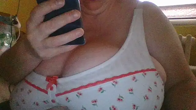 Snapshot of Nataliesbestjuggs chatting on November 8, 2025, 10:08 am Nataliesbestjuggs online show from November 8, 2025, 10:08 am